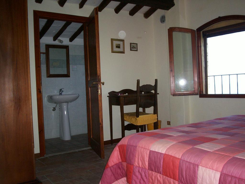 Podere Il Caggio Rooms San Gimignano Bagian luar foto